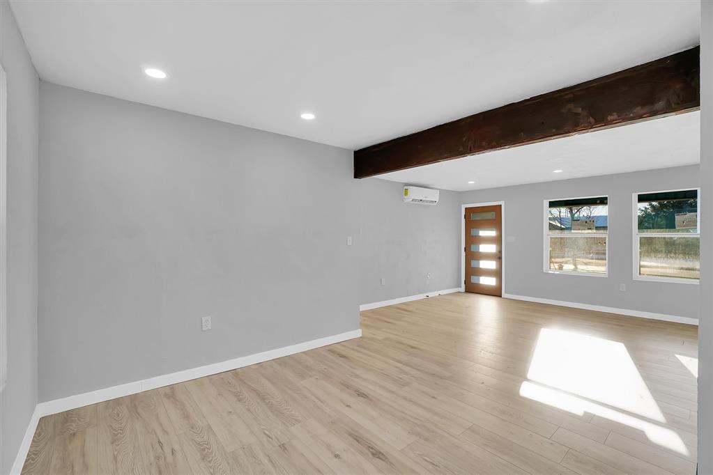 1125 Maple Street Property Photo 8