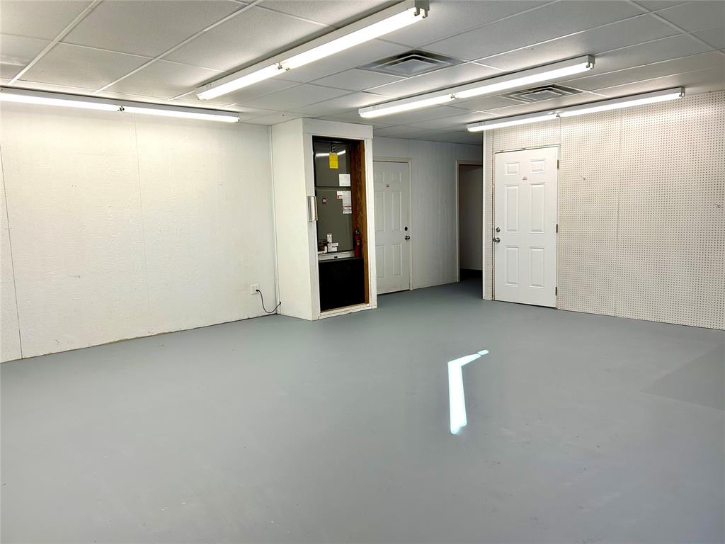 323 S Randall Road Property Photo 10