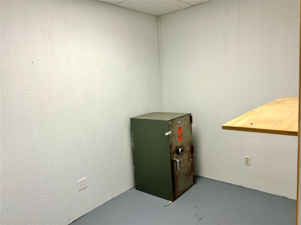 323 S Randall Road Property Photo 12