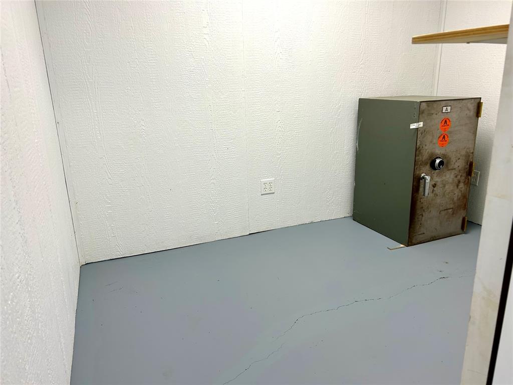 323 S Randall Road Property Photo 13
