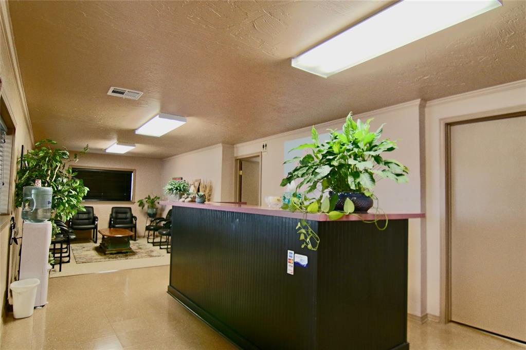 101 S Randall Avenue Property Photo 4