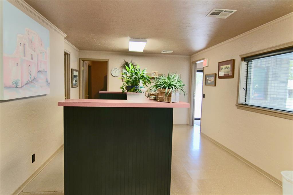 101 S Randall Avenue Property Photo 6
