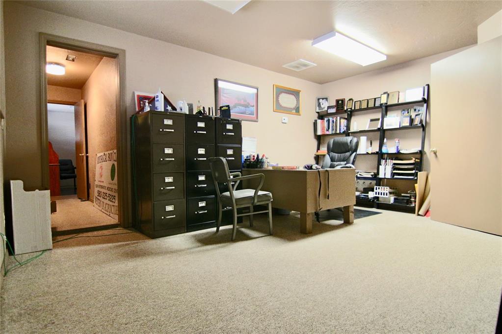 101 S Randall Avenue Property Photo 9