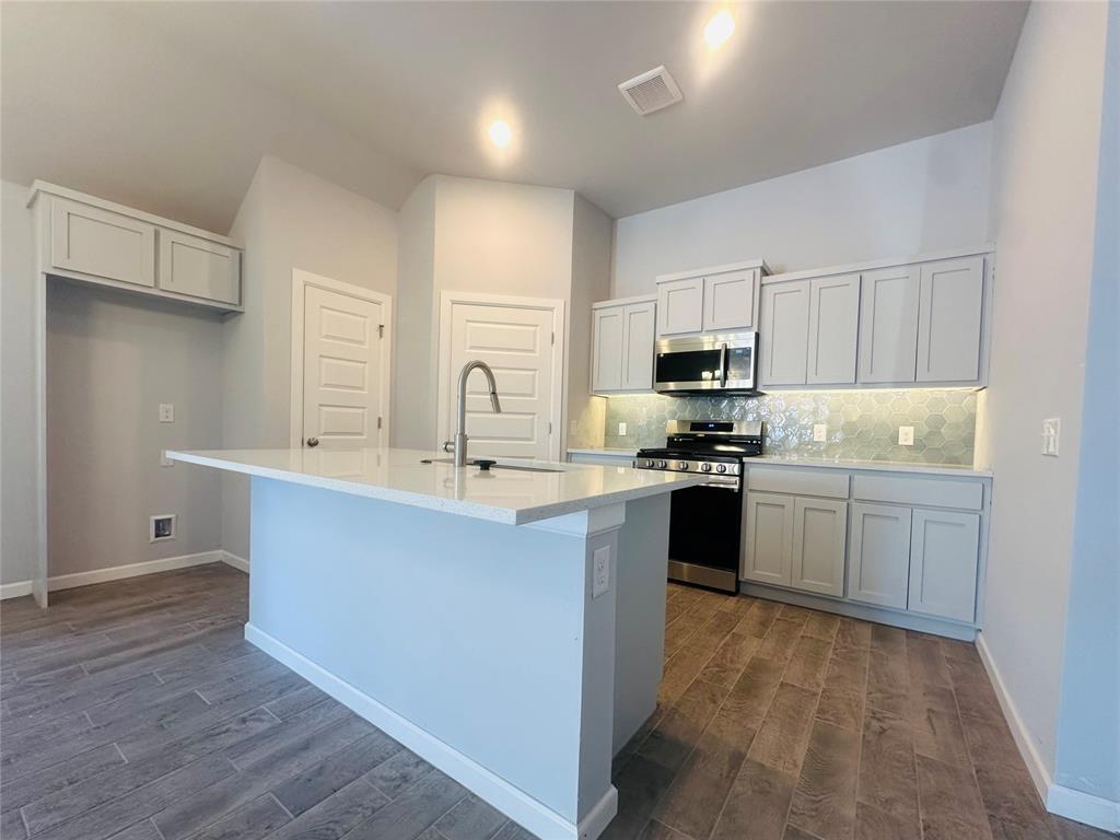 1021 Sw 139th Street Property Photo 5