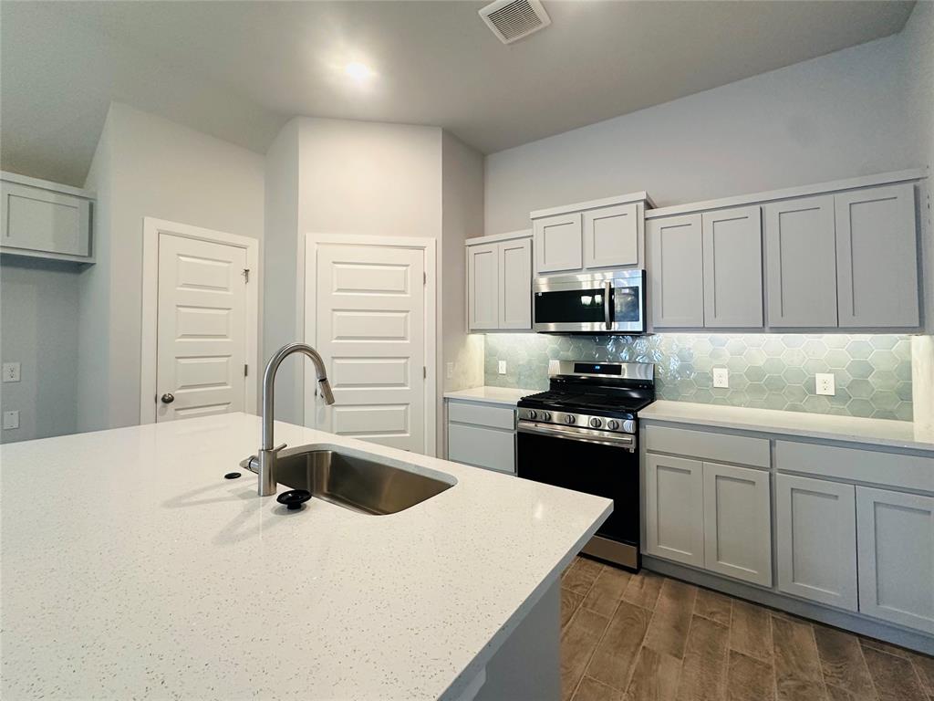 1021 Sw 139th Street Property Photo 6