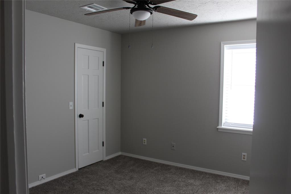 201 E Park Plaza Drive Property Photo 8