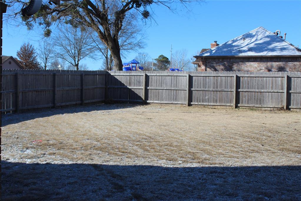 201 E Park Plaza Drive Property Photo 10