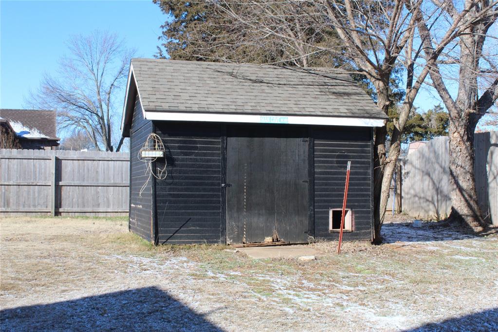 201 E Park Plaza Drive Property Photo 11