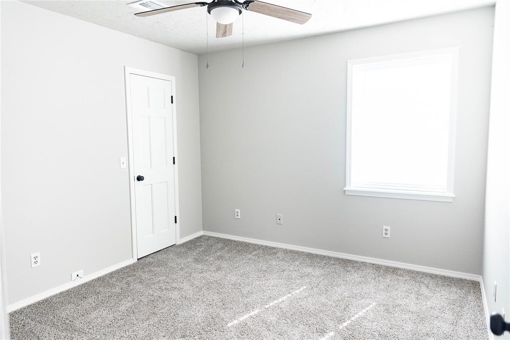 201 E Park Plaza Drive Property Photo 16