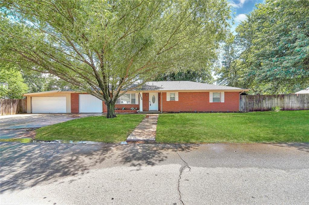 1122 W Ave C Property Photo