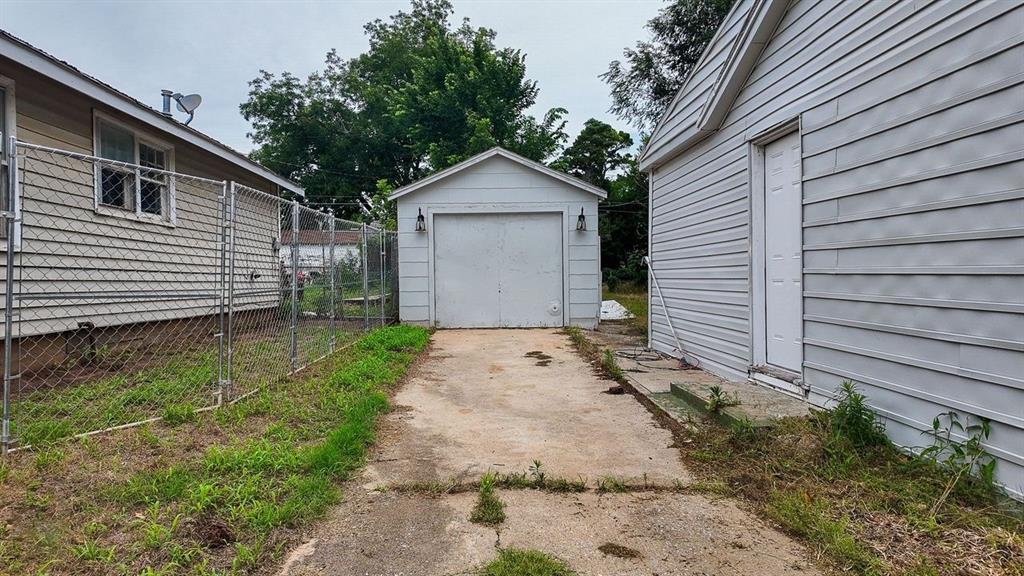 313 W Texas Avenue Property Photo 2