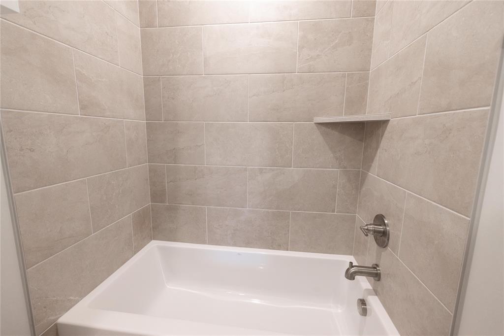 8120 Nw 154th Street Property Photo 24