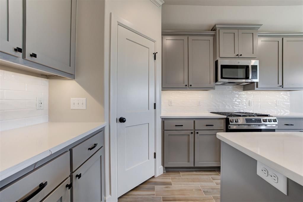 4900 Sand Lily Lane Property Photo 7