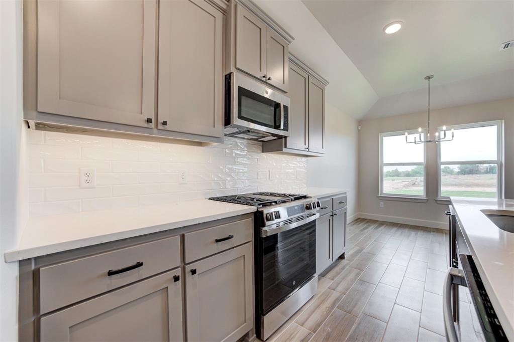 4900 Sand Lily Lane Property Photo 8