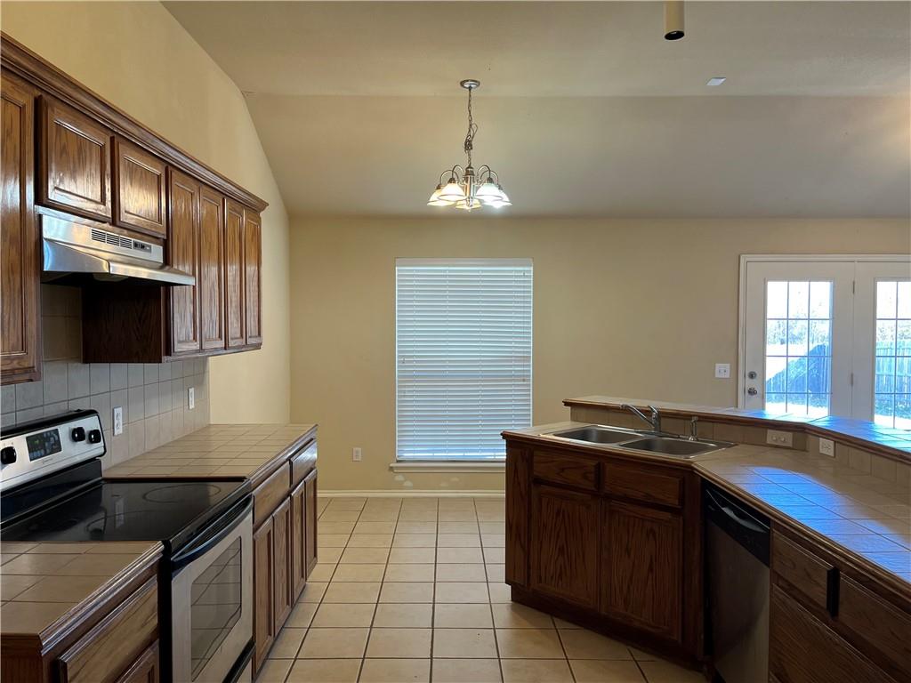 1024 Westridge Drive Property Photo 4