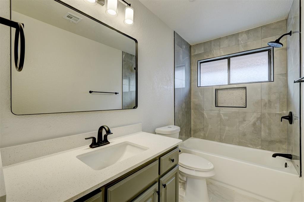 11546 Berkshire Court Property Photo 14