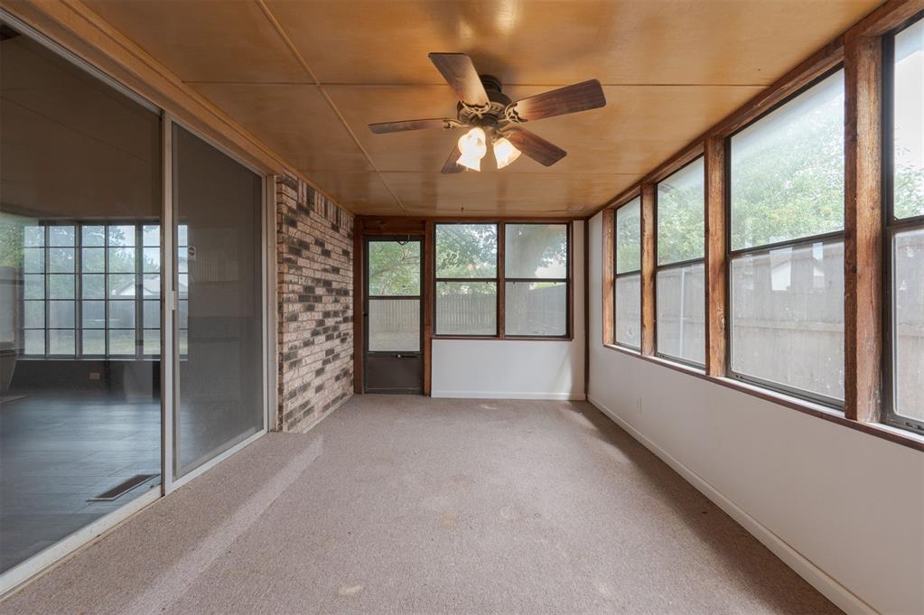9718 Hummingbird Lane Property Photo 11