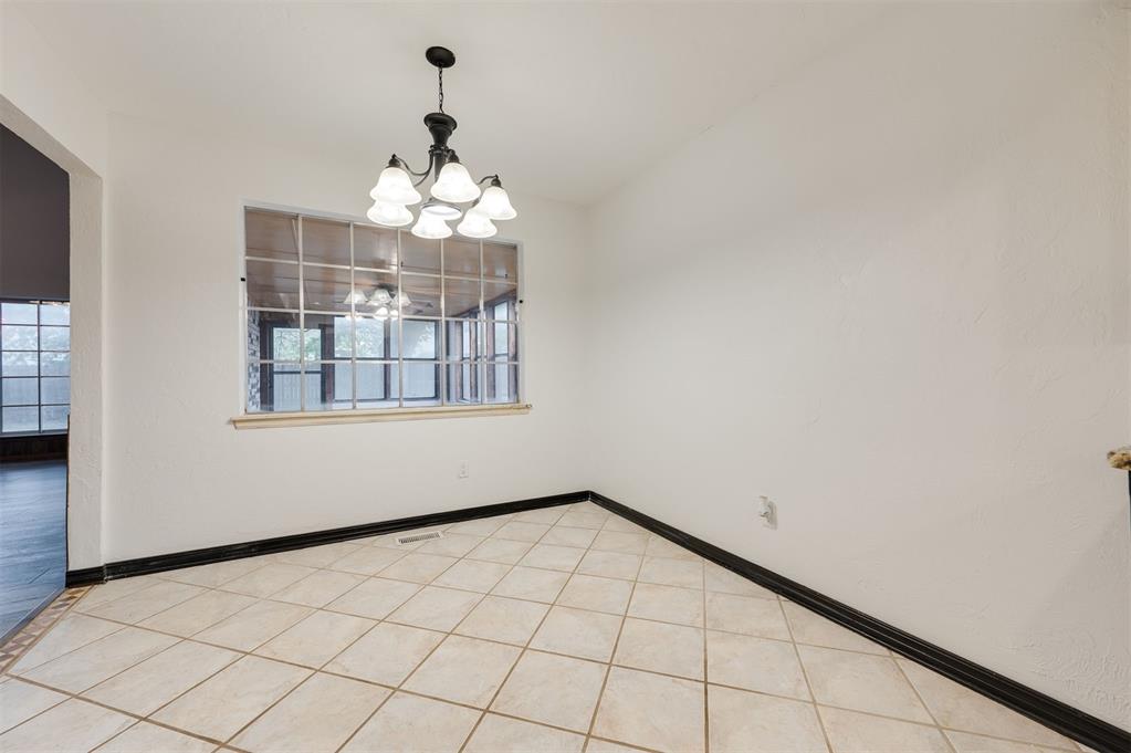 9718 Hummingbird Lane Property Photo 12