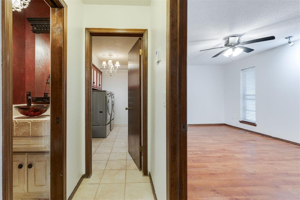 9718 Hummingbird Lane Property Photo 15