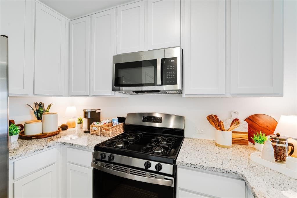 1903 Wolford Way Property Photo 2