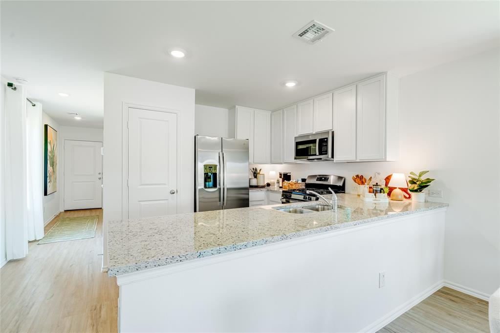 1903 Wolford Way Property Photo 6