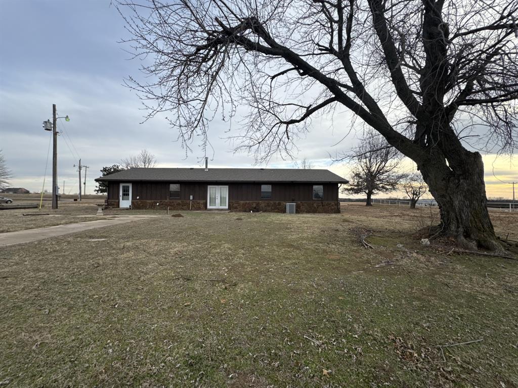 1716 W 9th Street Property Photo 3
