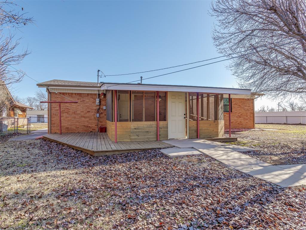 613 S Paul Avenue Property Photo 32