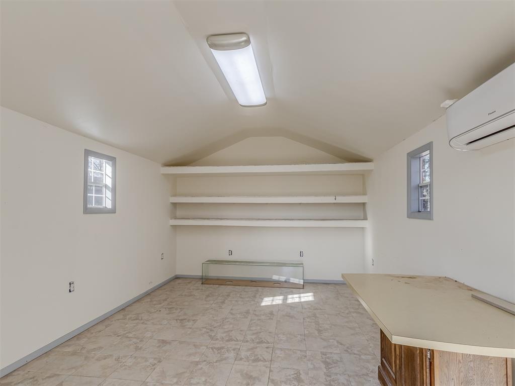 613 S Paul Avenue Property Photo 35