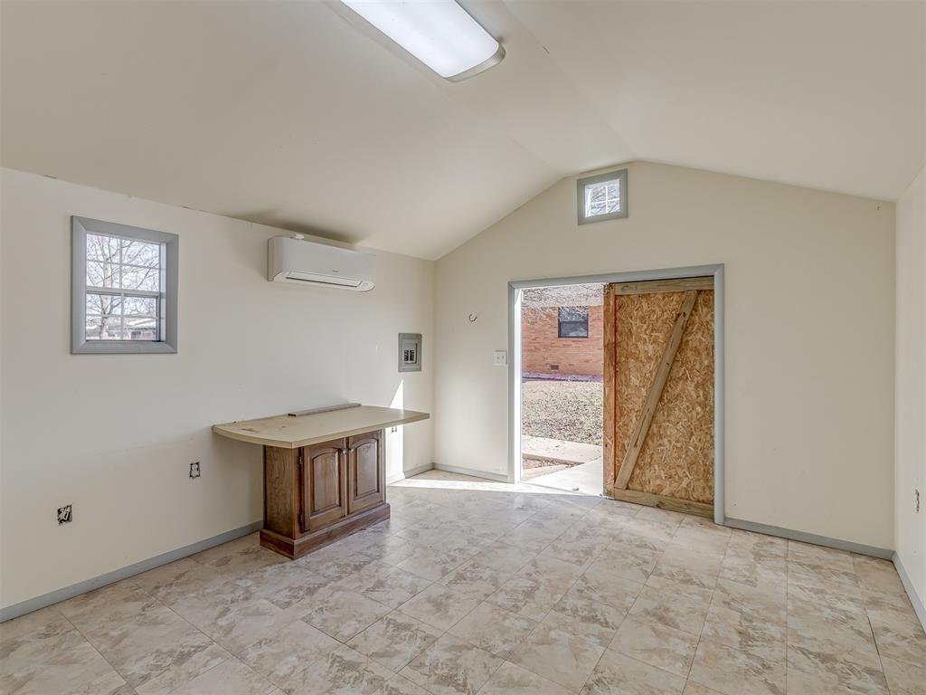 613 S Paul Avenue Property Photo 36