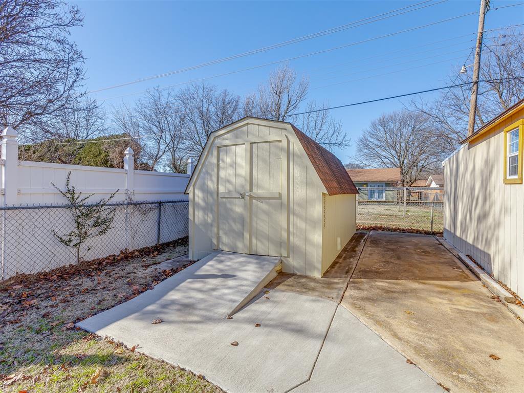 613 S Paul Avenue Property Photo 38
