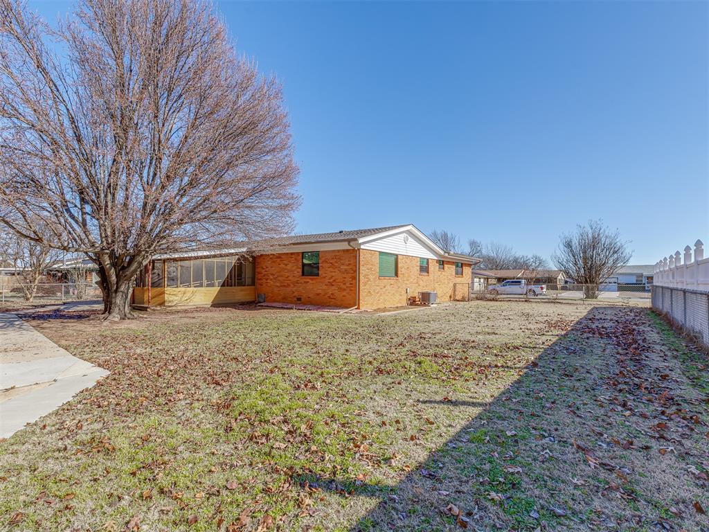 613 S Paul Avenue Property Photo 43