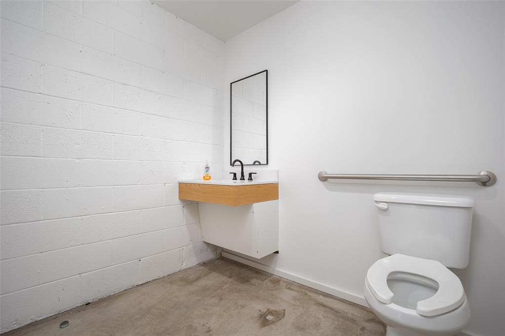 121 S Santa Fe Avenue 117 Property Photo 10