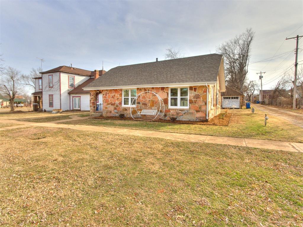209 E Don Blanding Avenue Property Photo 2