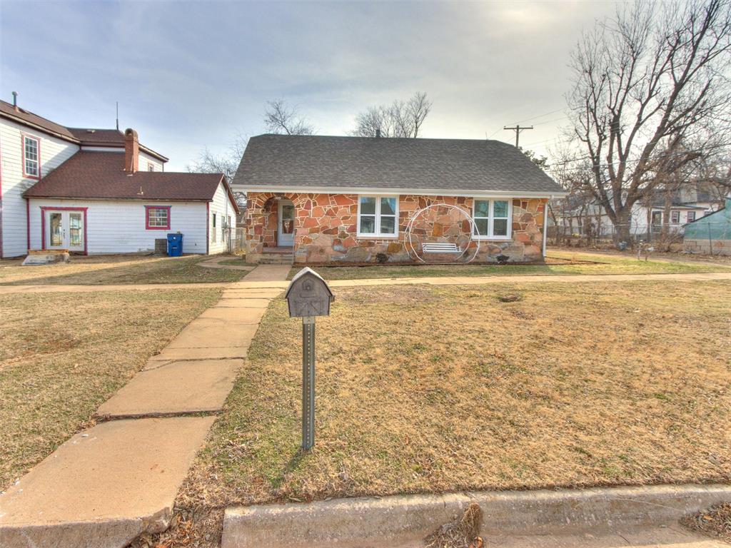 209 E Don Blanding Avenue Property Photo 4