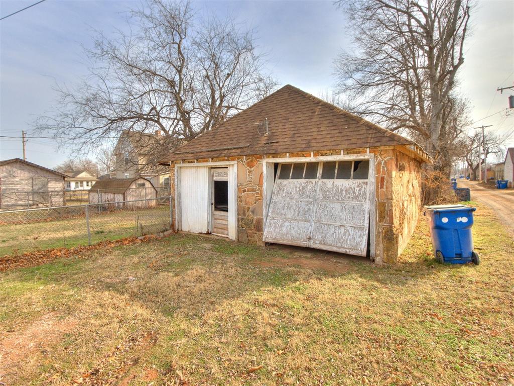209 E Don Blanding Avenue Property Photo 9