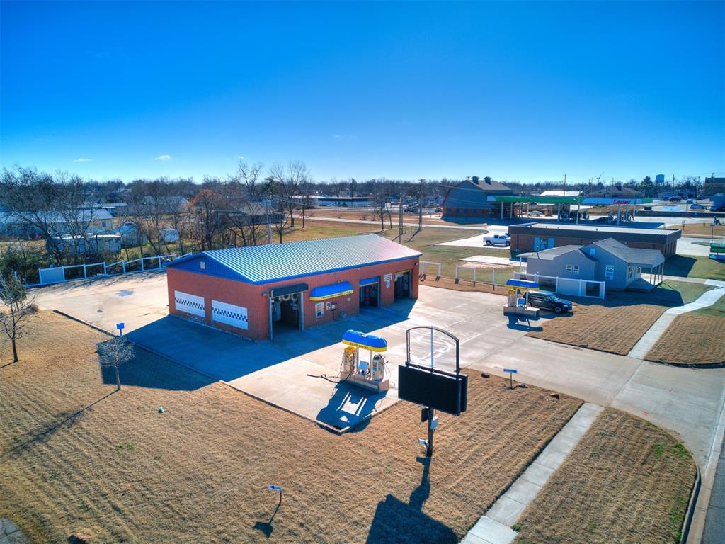 3223 N Kickapoo Avenue Property Photo 2
