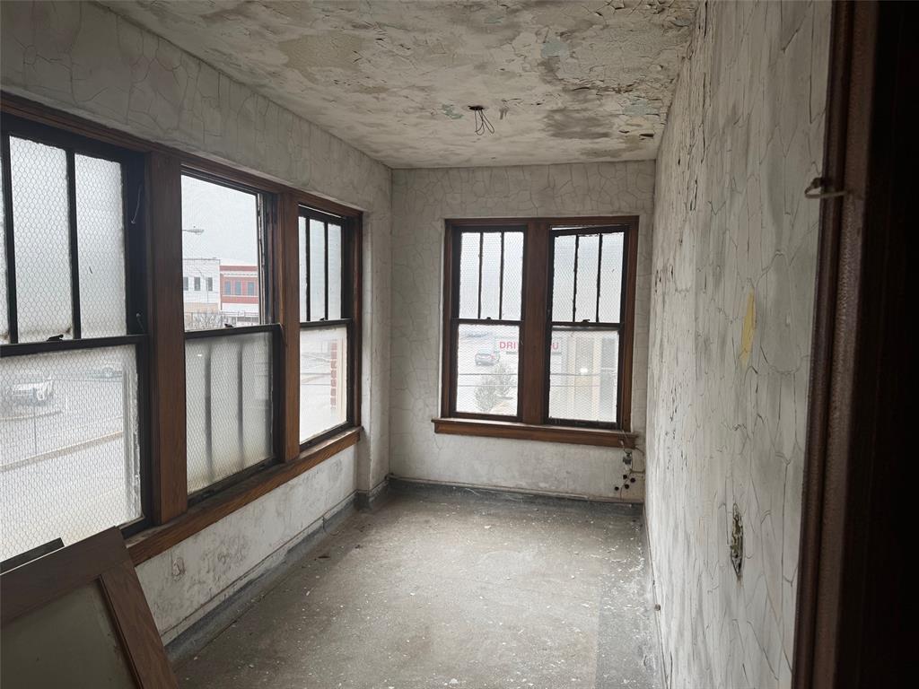 14 E 9th Street Property Photo 4