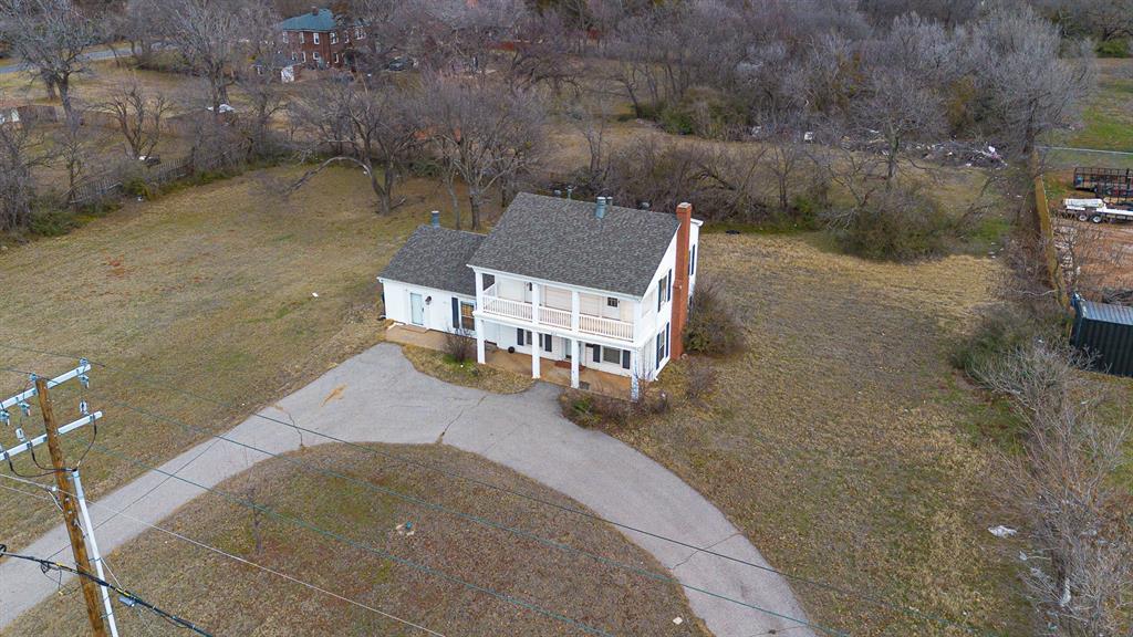 4200 N Lindsay Avenue Property Photo 3