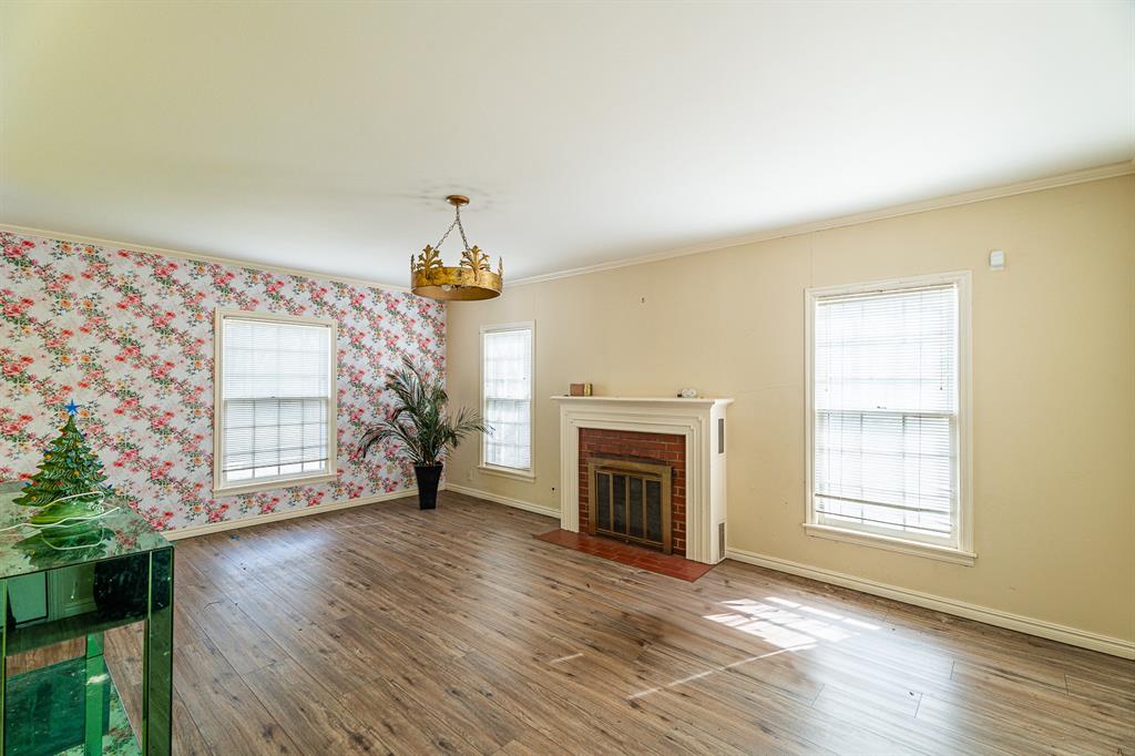 4200 N Lindsay Avenue Property Photo 6