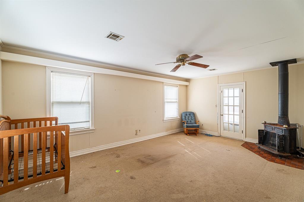 4200 N Lindsay Avenue Property Photo 21