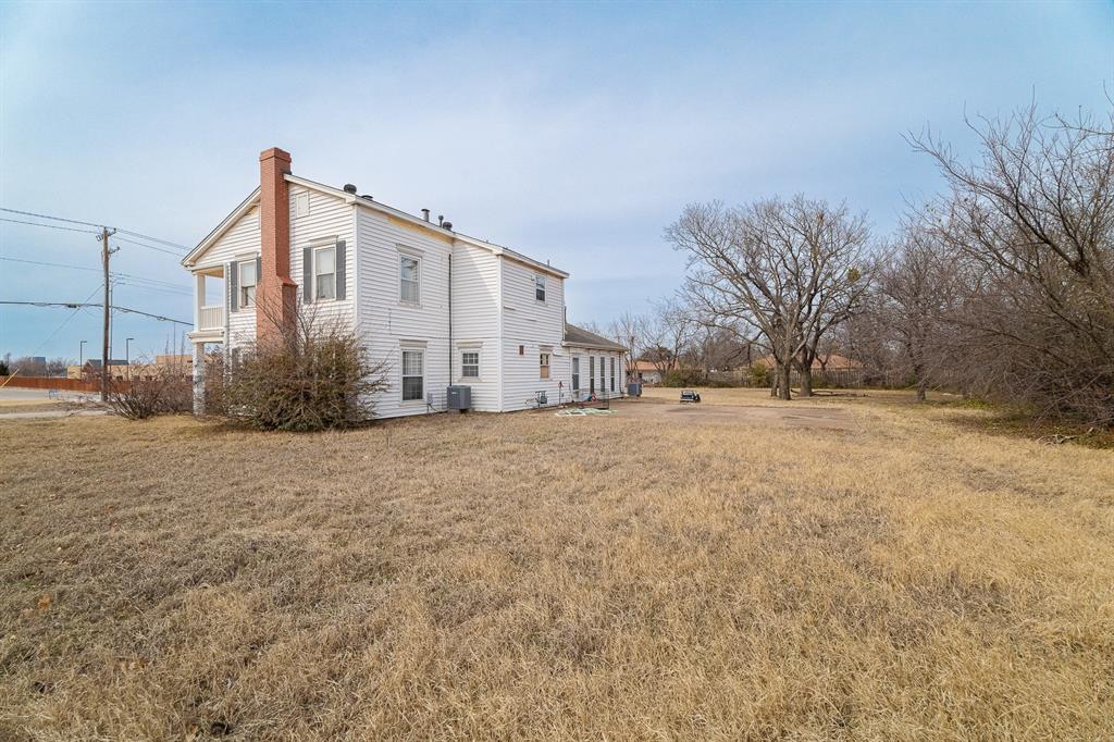 4200 N Lindsay Avenue Property Photo 22