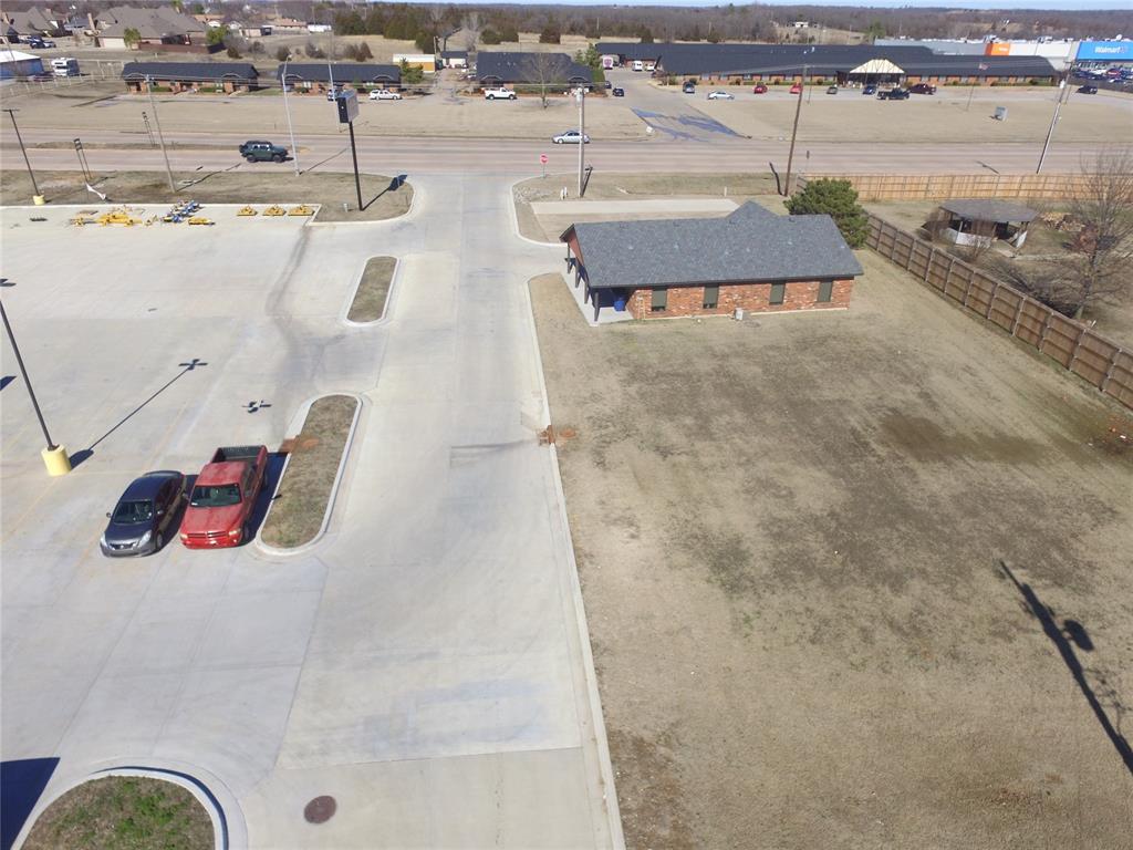 1215 E Wrangler Avenue B Property Photo 8