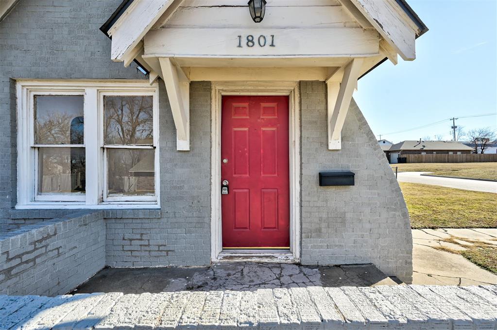 1801 E Madison Street Property Photo 2