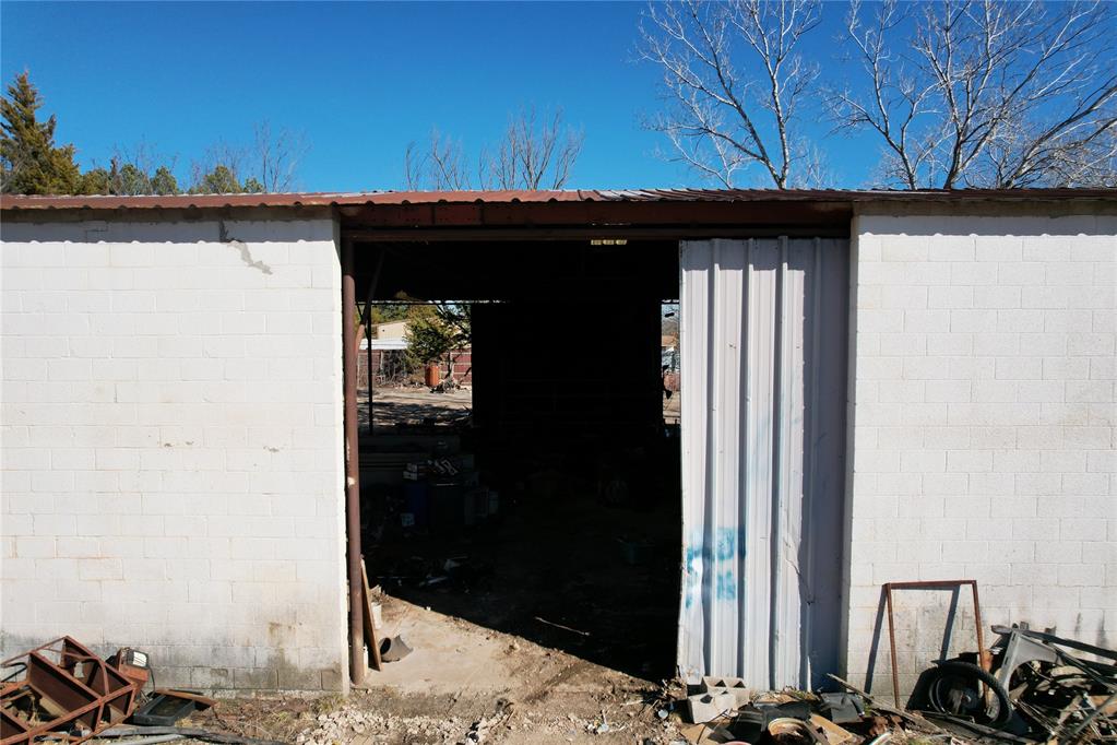 W Walnut Street Property Photo 5