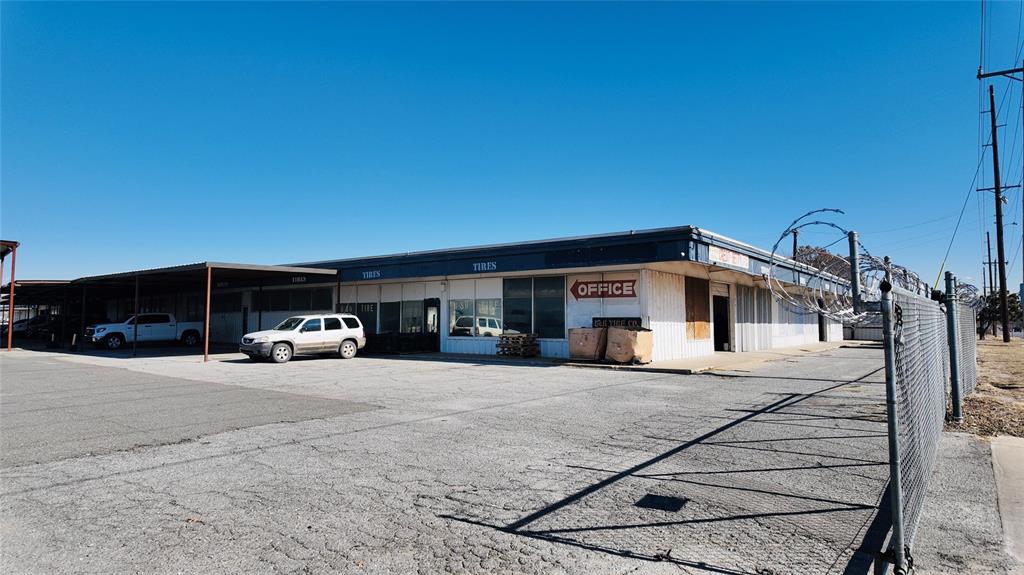 1520 S Central Avenue Property Photo 13