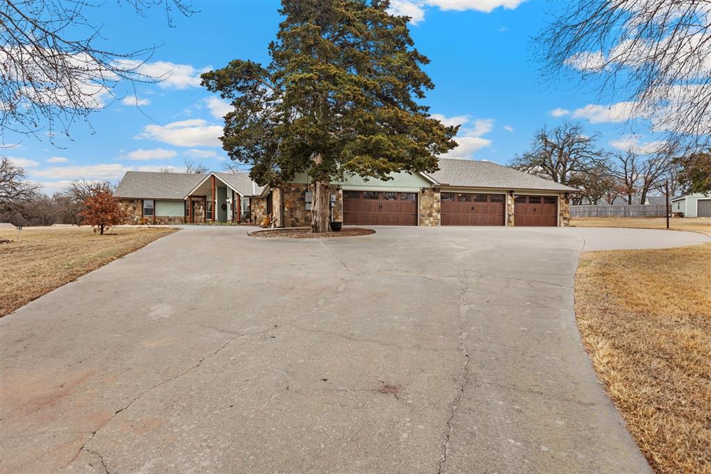 2500 Twelve Oaks Property Photo