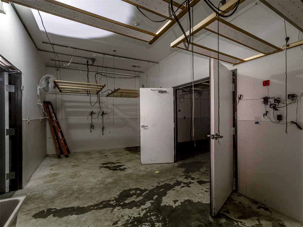301 S D Avenue Property Photo 23