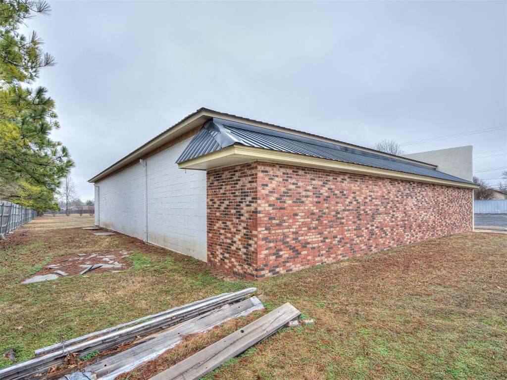 5707 Nw 42nd Street Property Photo 5