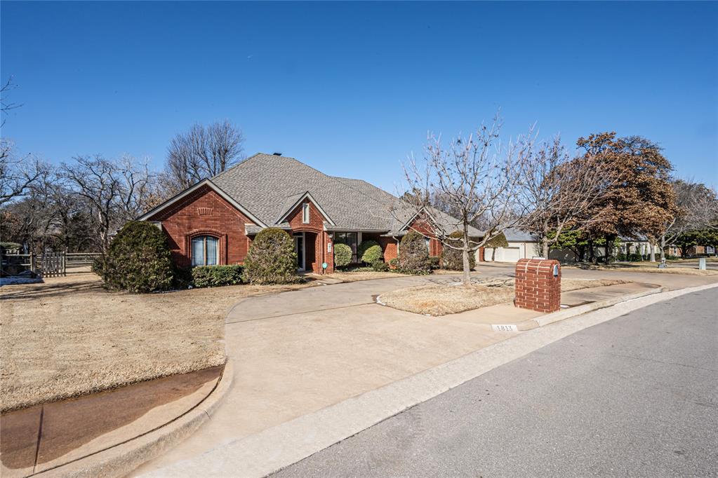 1813 Crossbow Property Photo