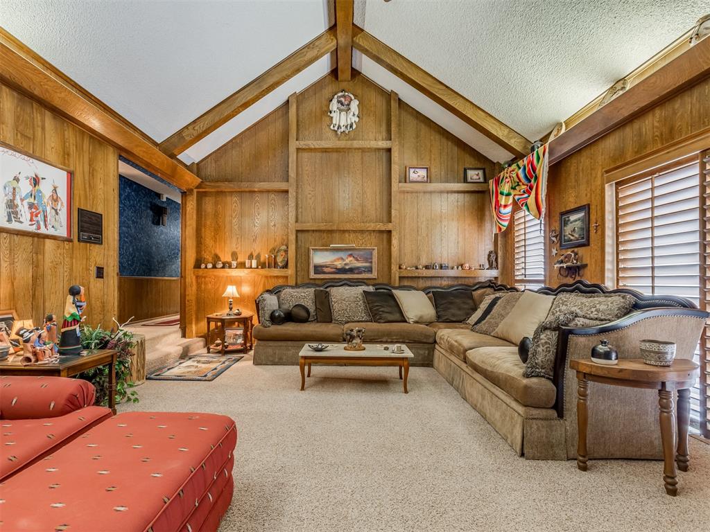 1211 W Elm Street Property Photo